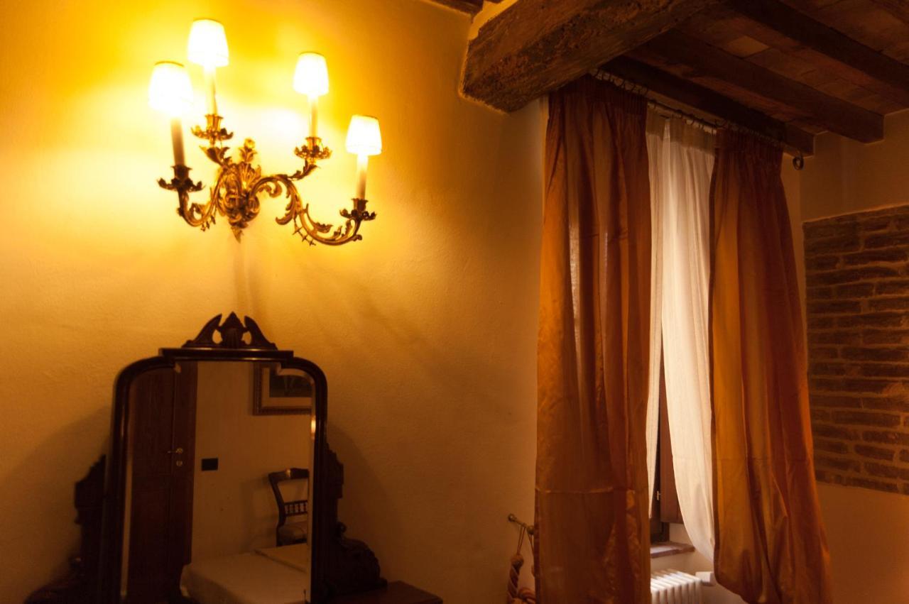 Palazzo Benucci Bed and Breakfast San Gimignano Eksteriør billede